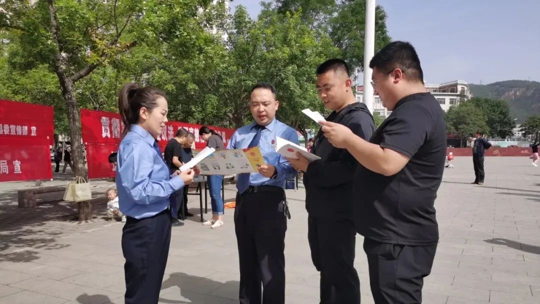 5月30日，庆城县人民检察院开展《民法典》集中宣传活动。