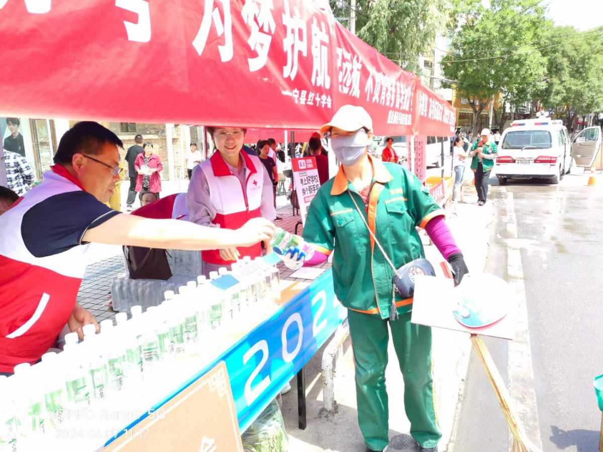 宁县红十字会助力高考，为梦启航！图/周雷星