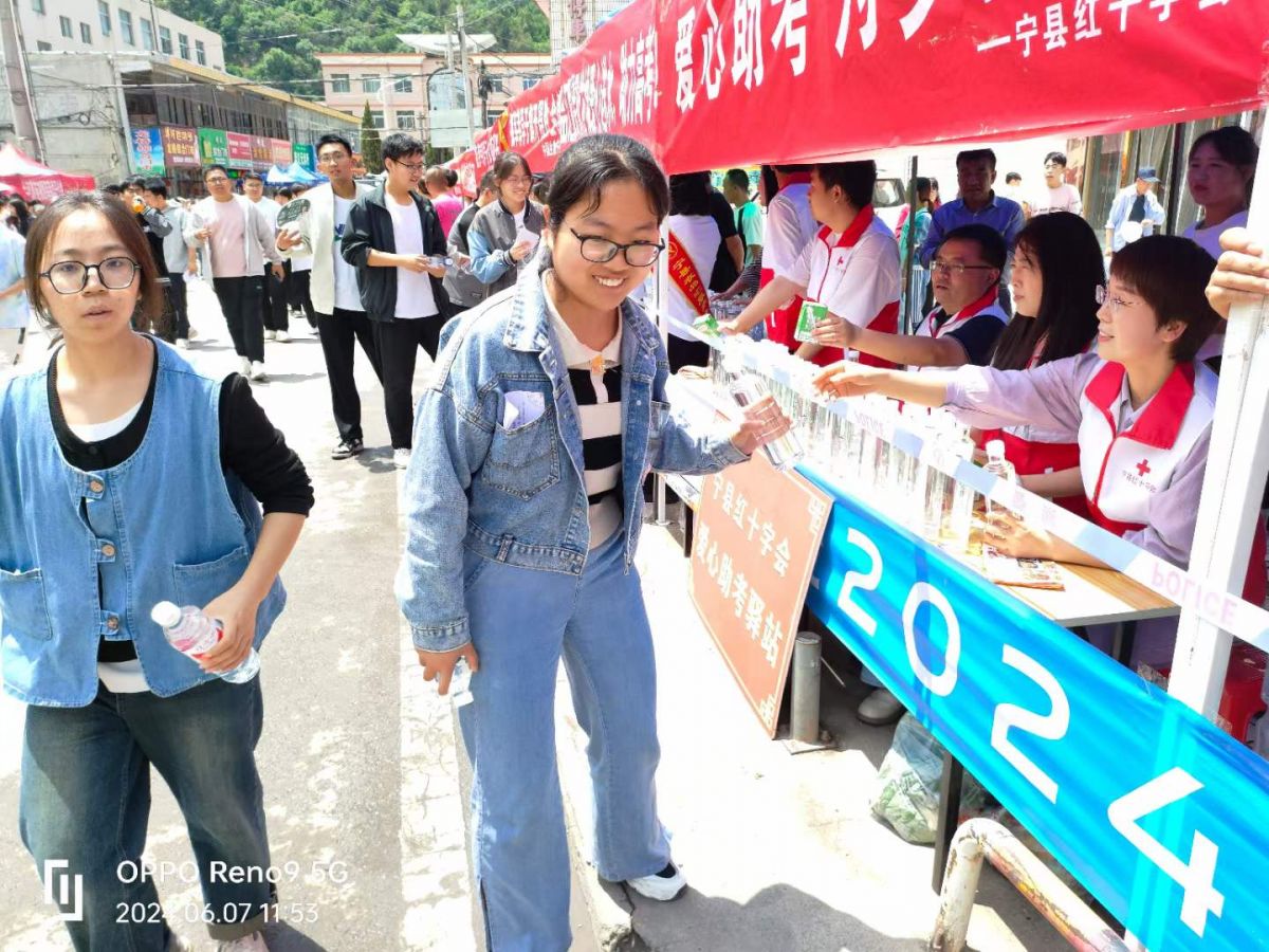 宁县红十字会助力高考，为梦启航！图/周雷星