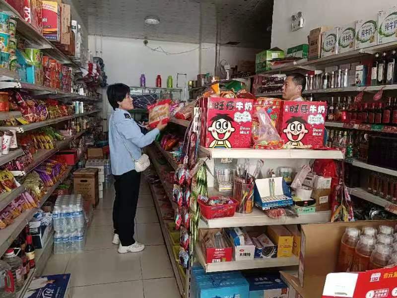 宁县新宁镇市场监管所开展高考前安全专项检查 图/赵永刚