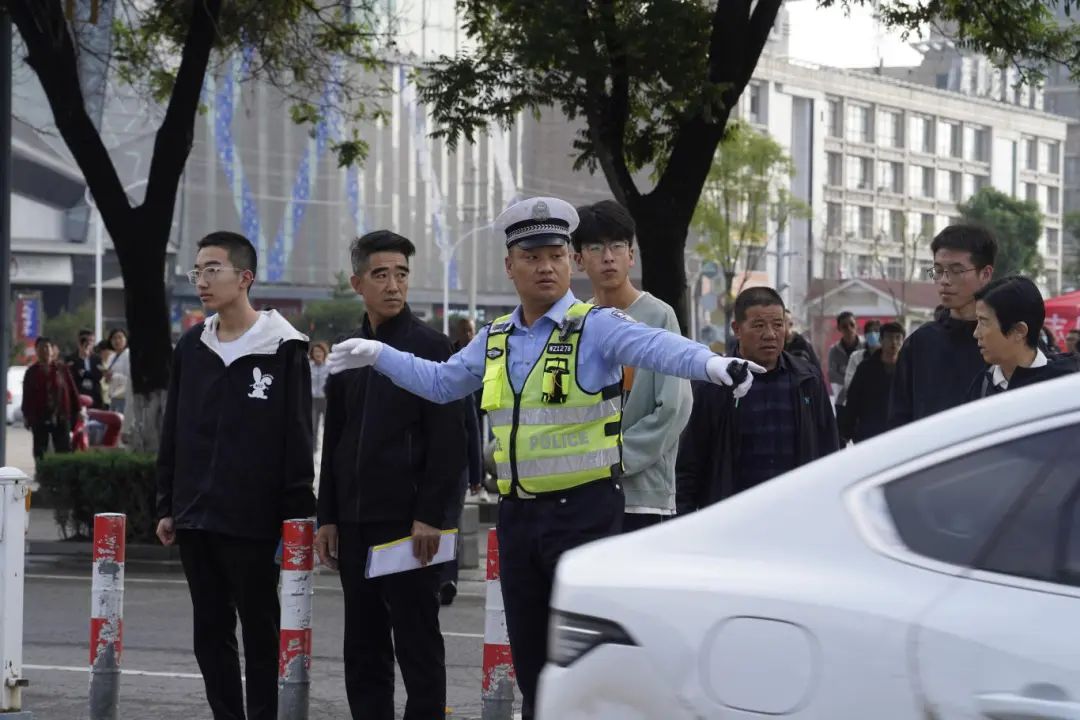 庆阳公安：为高考助威，为梦想护航！