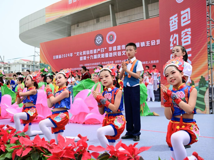 图：庆阳香包节活动现场 摄影/王志龙