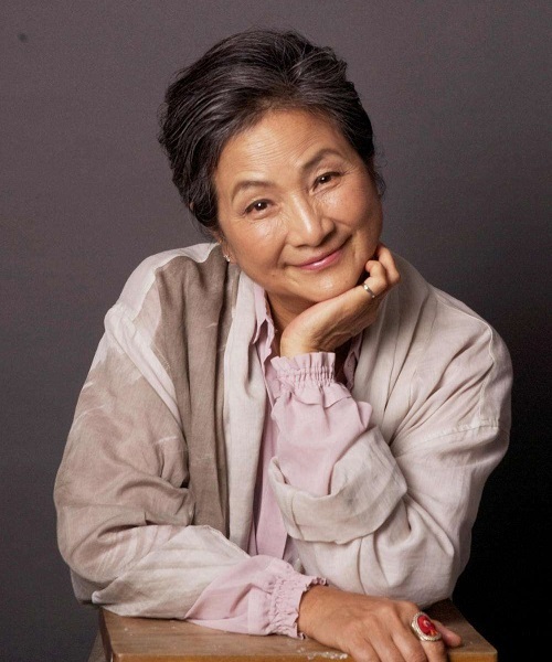 據(jù)導(dǎo)演胡雪樺、主持人曹可凡消息，演員鄭佩佩離世，享年78歲。