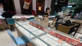 西安市民買周大福遇到“黃金刺客” 市場監(jiān)管局：涉嫌虛假標注行為 立即整改