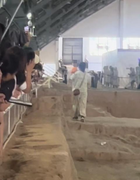 网传视频截图