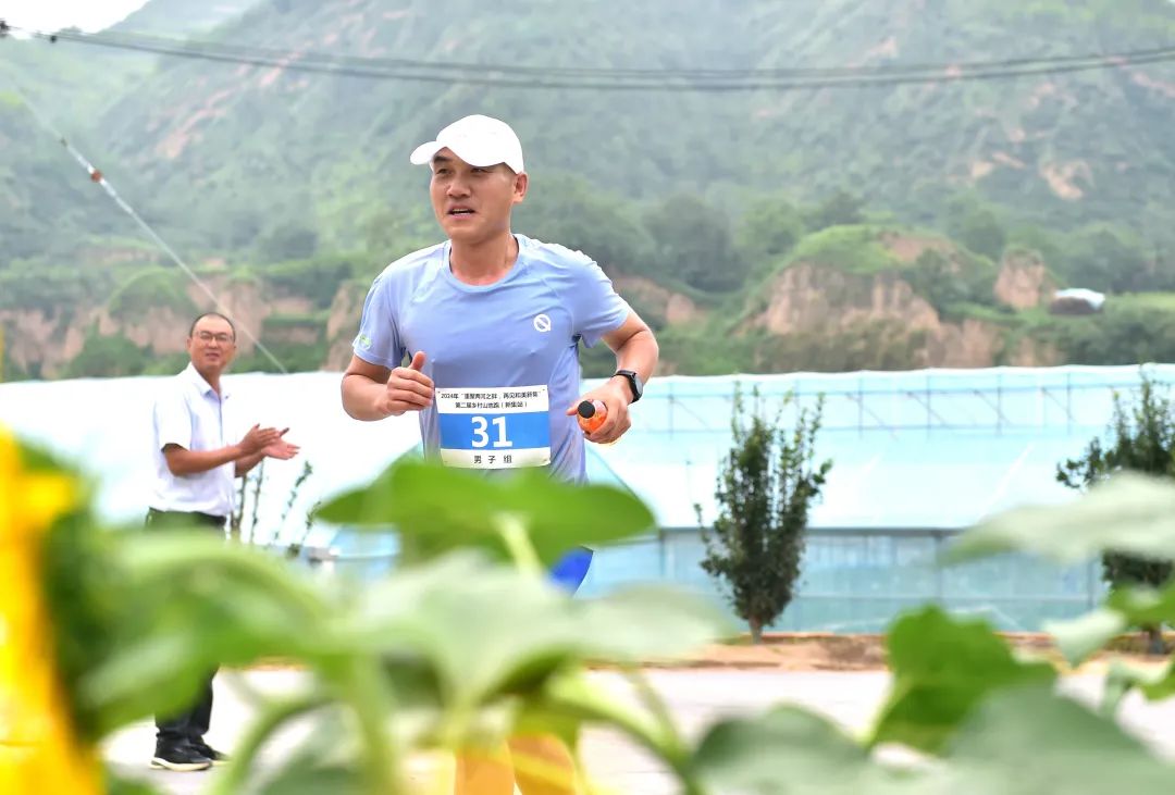 新集镇举办第二届农民文化艺术节之乡村山地越野跑
