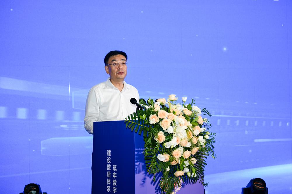 省委常委、常务副省长程晓波致辞