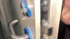 花1400余万买的别墅却被小区保洁私自占用，业主说房里堆放多个垃圾桶，协商赔偿10万却只收到5万元