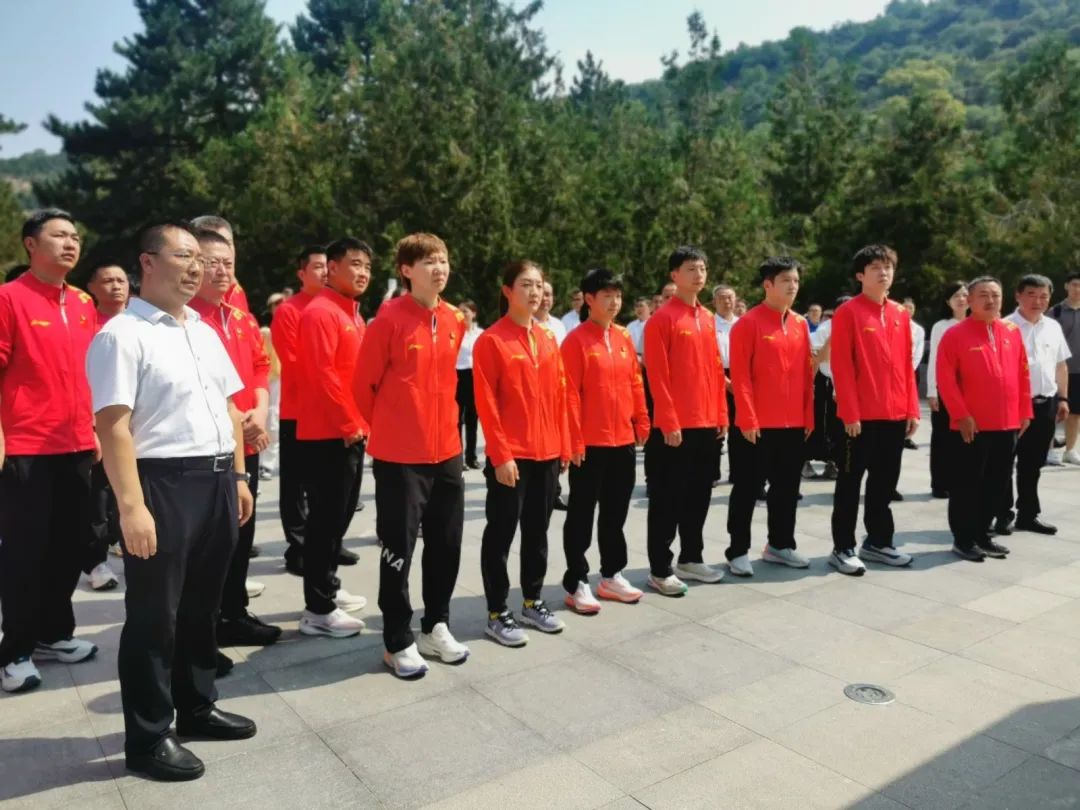 中国乒乓球协会 国家乒乓球队走进华池南梁（图片不分次序）