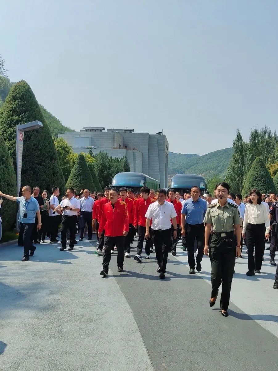 中国乒乓球协会 国家乒乓球队走进华池南梁（图片不分次序）