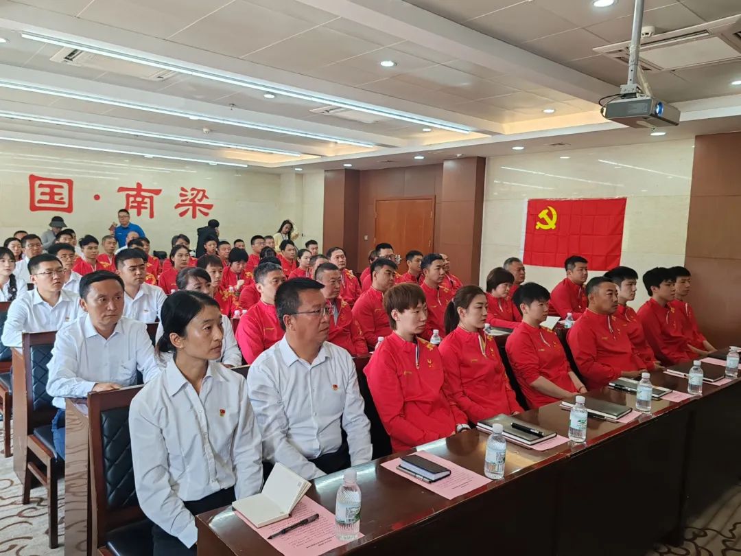 中国乒乓球协会 国家乒乓球队走进华池南梁（图片不分次序）