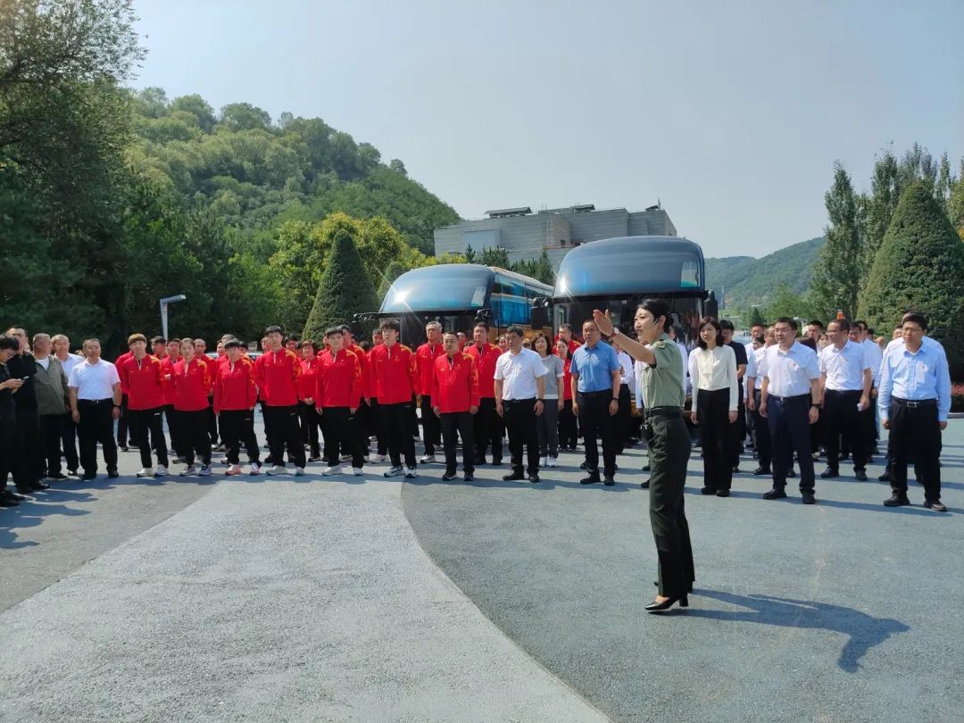 中国乒乓球协会 国家乒乓球队走进华池南梁（图片不分次序）