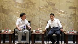 周繼軍與北京大學(xué)空天信息工程研究中心主任程承旗在南京舉行座談