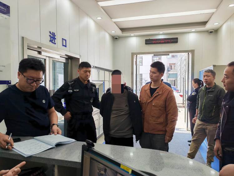 犯罪嫌疑人姚某到案。上海警方