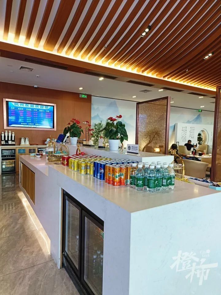 杭州东站商务候车厅提供的饮品及食品