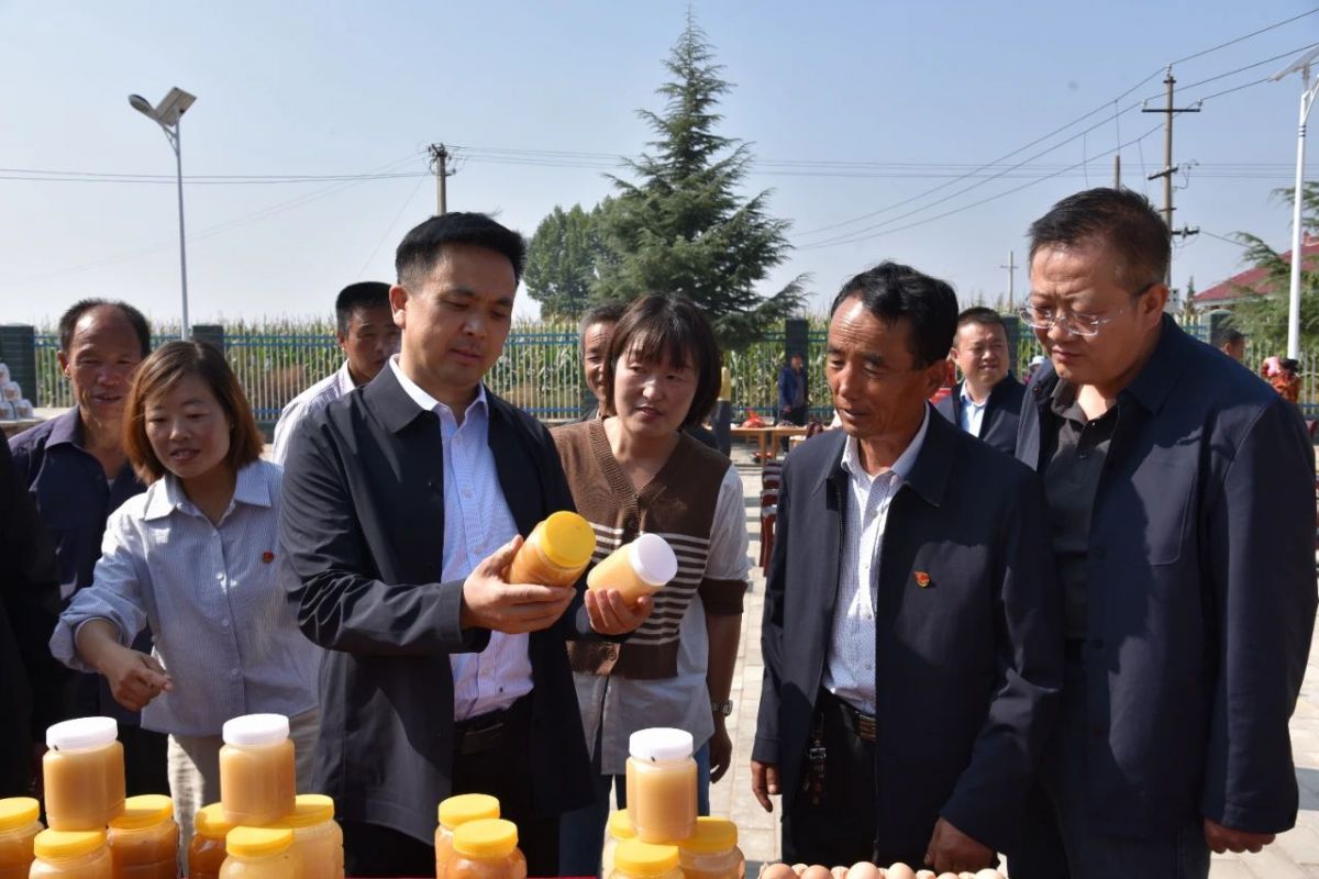 庆阳市公共资源交易中心组织举办段掌村富民产业发展表彰大会暨“消费帮扶”活动