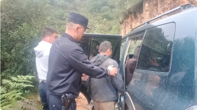 游客获救，警方供图