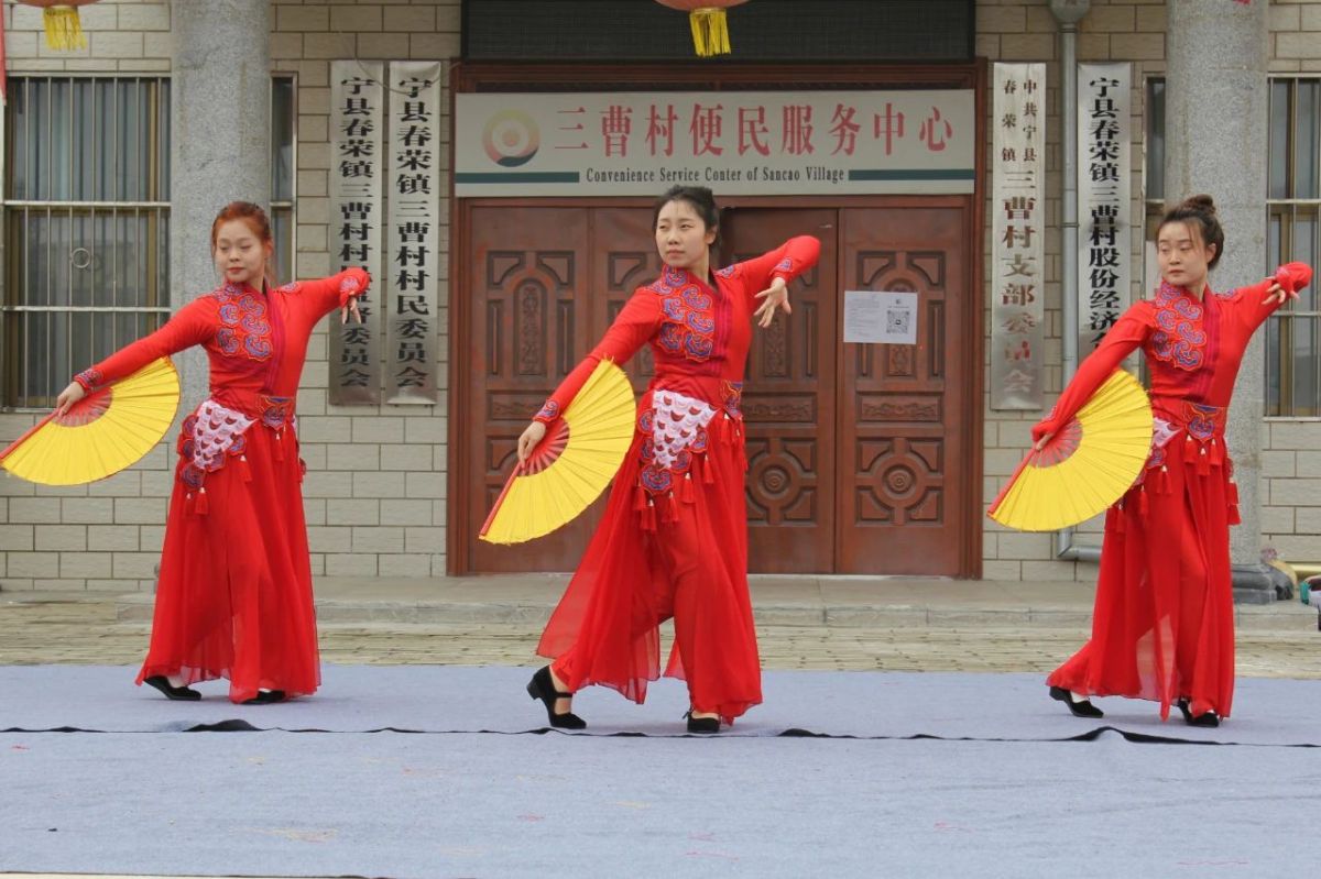 庆阳陇剧院惠民演出走进宁县春荣镇