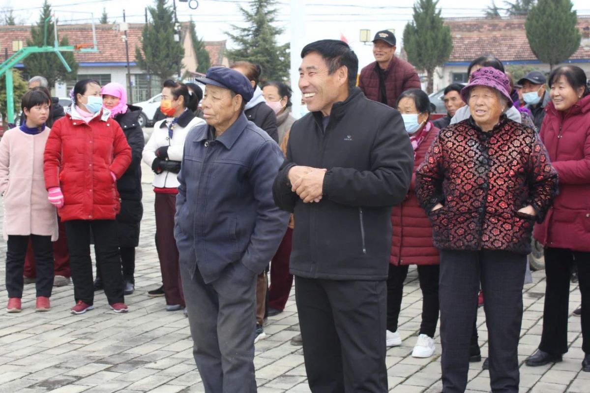 庆阳陇剧院惠民演出走进宁县春荣镇