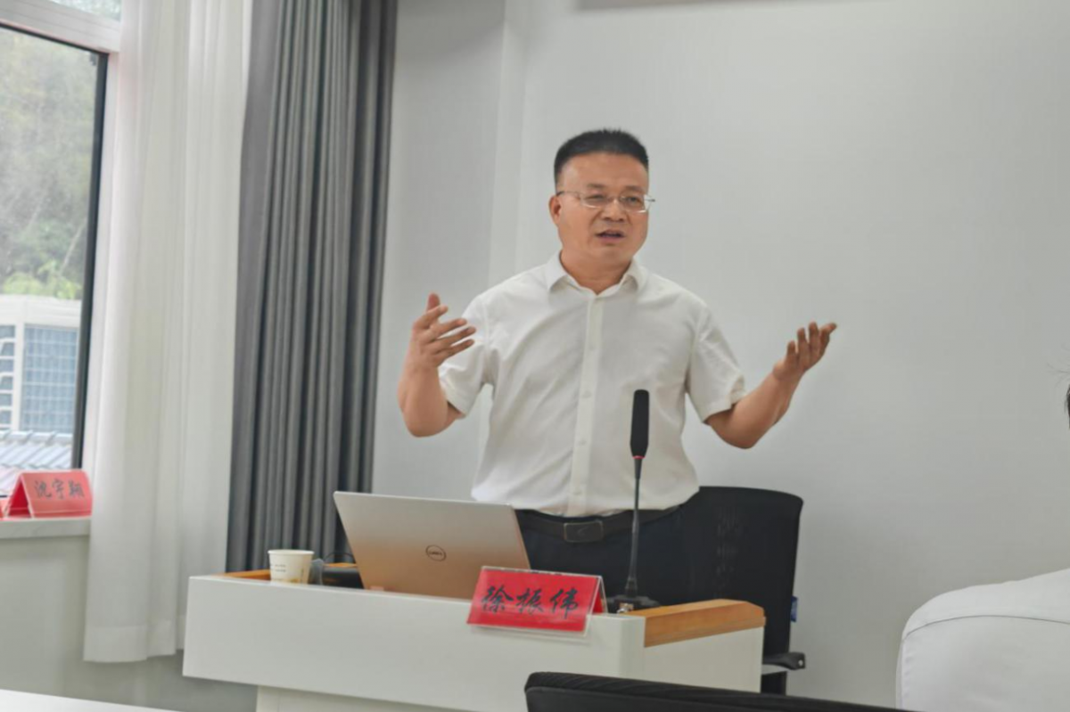 （邀请南梁干部学院常务副院长徐振伟作理论宣讲）