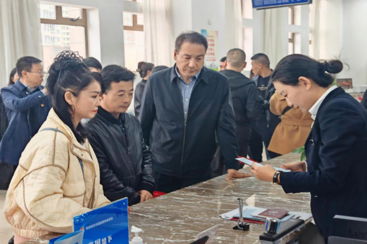 （开展“一把手”走流程活动）