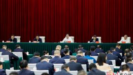 胡昌升在全省民族地區(qū)公路交通基礎(chǔ)設(shè)施提升推進(jìn)會(huì)上強(qiáng)調(diào) 加快健全民族地區(qū)公路路網(wǎng)體系 加力建設(shè)更多致富路團(tuán)結(jié)路幸福路 任振鶴主持