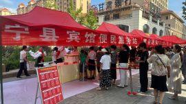 宁县宾馆便民“摆摊” 消费者闻“香”而来