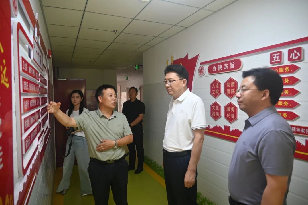 赵立新在市社会福利院听取运营管理情况汇报