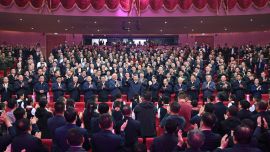 习近平观看庆祝西藏自治区成立60周年文艺晚会《雪域欢歌》