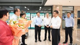 任振鶴在甘肅農(nóng)業(yè)大學(xué)、蘭州城市學(xué)院調(diào)研并看望慰問教師代表時強(qiáng)調(diào) 堅(jiān)守初心 立德修身 潛心治學(xué) 開拓創(chuàng)新 培養(yǎng)更多有家國情懷有專業(yè)本領(lǐng)的復(fù)合型人才