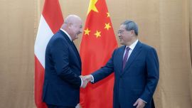李强会见奥地利总理施托克尔