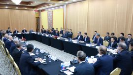 李强同美国友好团体座谈