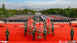 省城各界向人民英雄敬献花篮仪式隆重举行 胡昌升任振鹤庄国泰石谋军出席