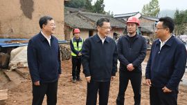 任振鹤在漳县调研并主持召开陇西五点六级地震灾后恢复重建现场办公会时强调 把确保群众安居乐业温暖过冬作为重中之重 加快推进恢复重建 用情做好生活保障
