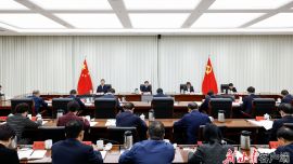 胡昌升在省委理論學(xué)習(xí)中心組專題學(xué)習(xí)會上強調(diào) 深學(xué)細(xì)悟《習(xí)近平談治國理政》第五卷 學(xué)用結(jié)合奮力譜寫中國式現(xiàn)代化甘肅篇章 任振鶴莊國泰石謀軍出席