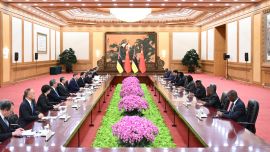習(xí)近平會見莫桑比克總理萊維