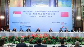 李強(qiáng)出席中國(guó)新加坡工商界座談會(huì)