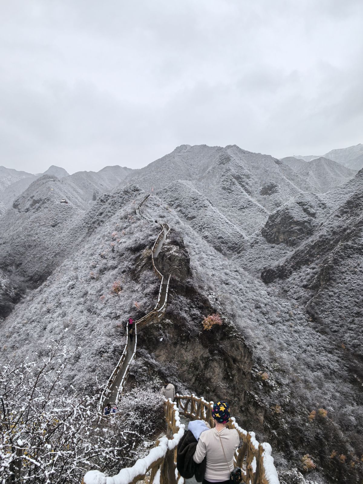 位于兰州市西固区与永靖县交界处的抱龙山雪后景色 摄影师/罗显斌