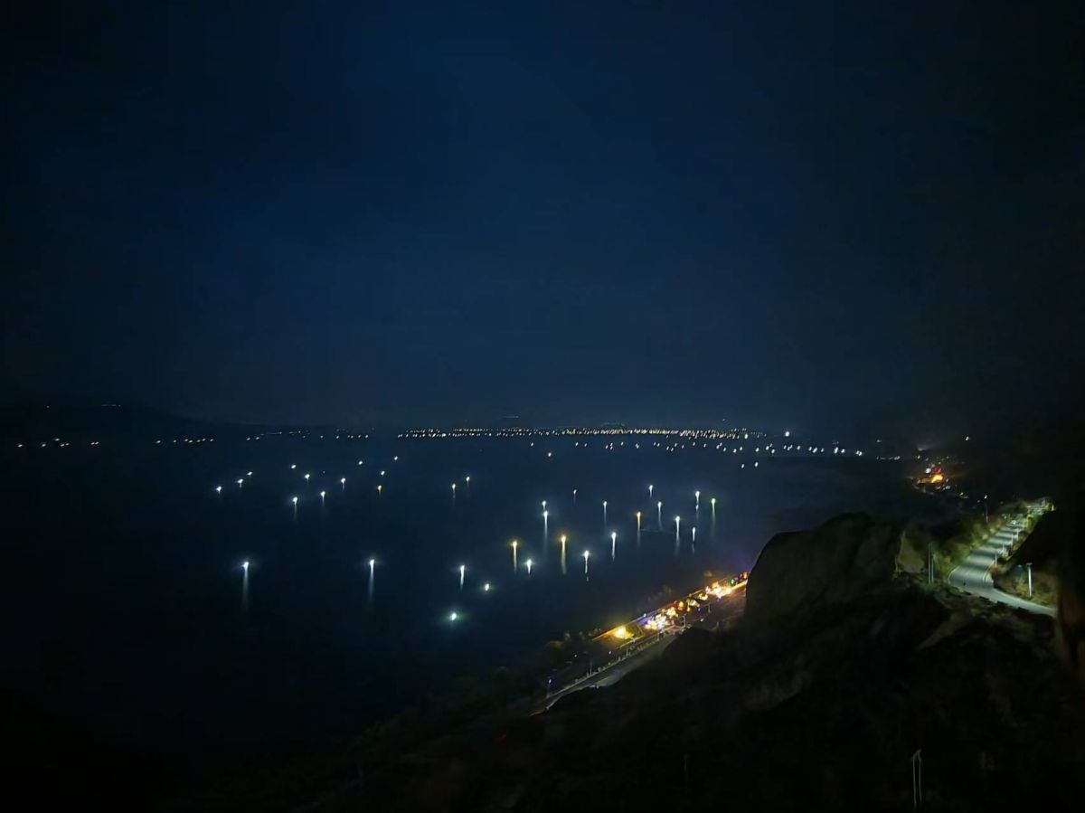 一年只亮一个月的刘家峡渔灯  摄影师/姚刚