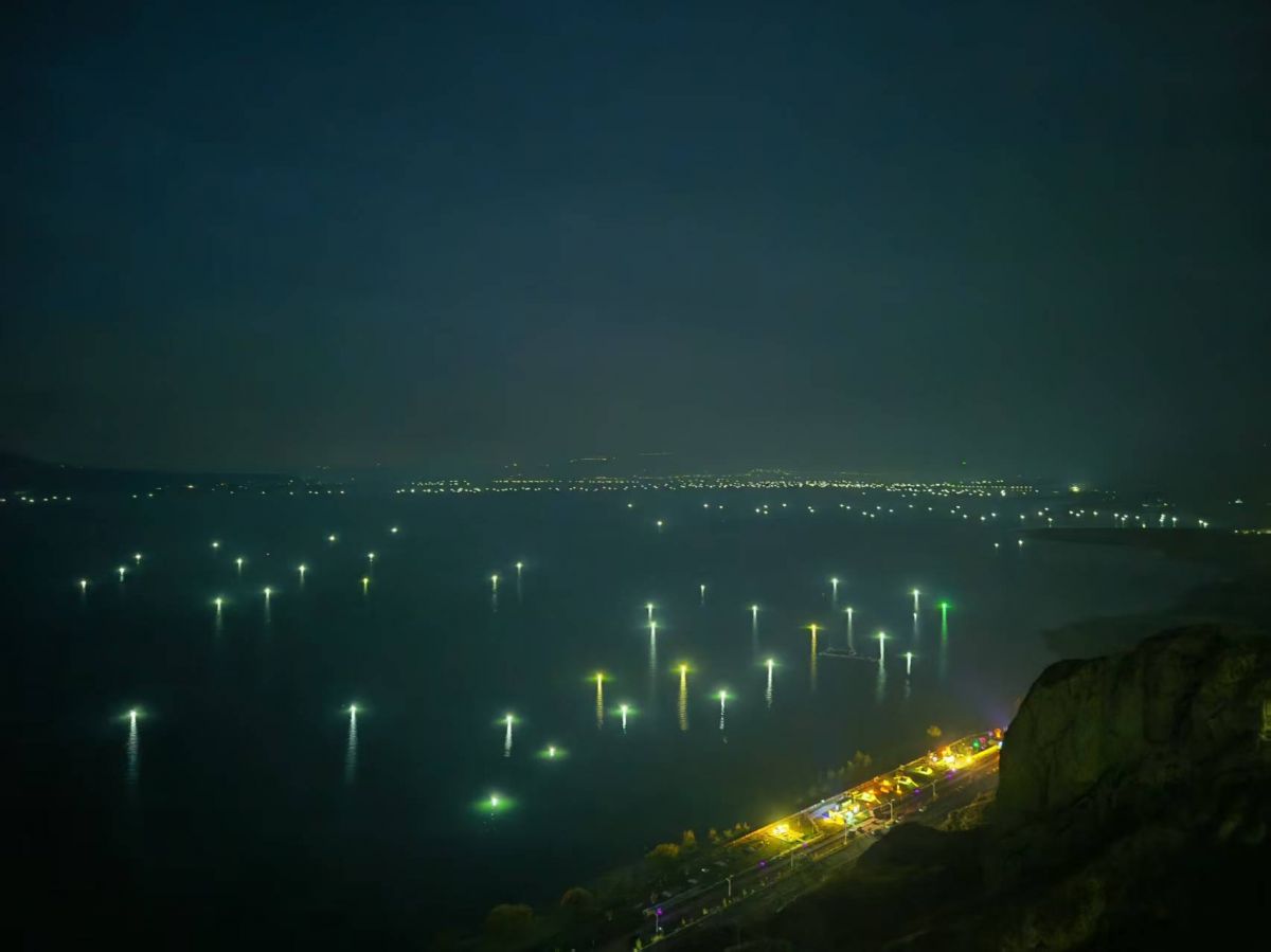 一年只亮一个月的刘家峡渔灯  摄影师/姚刚