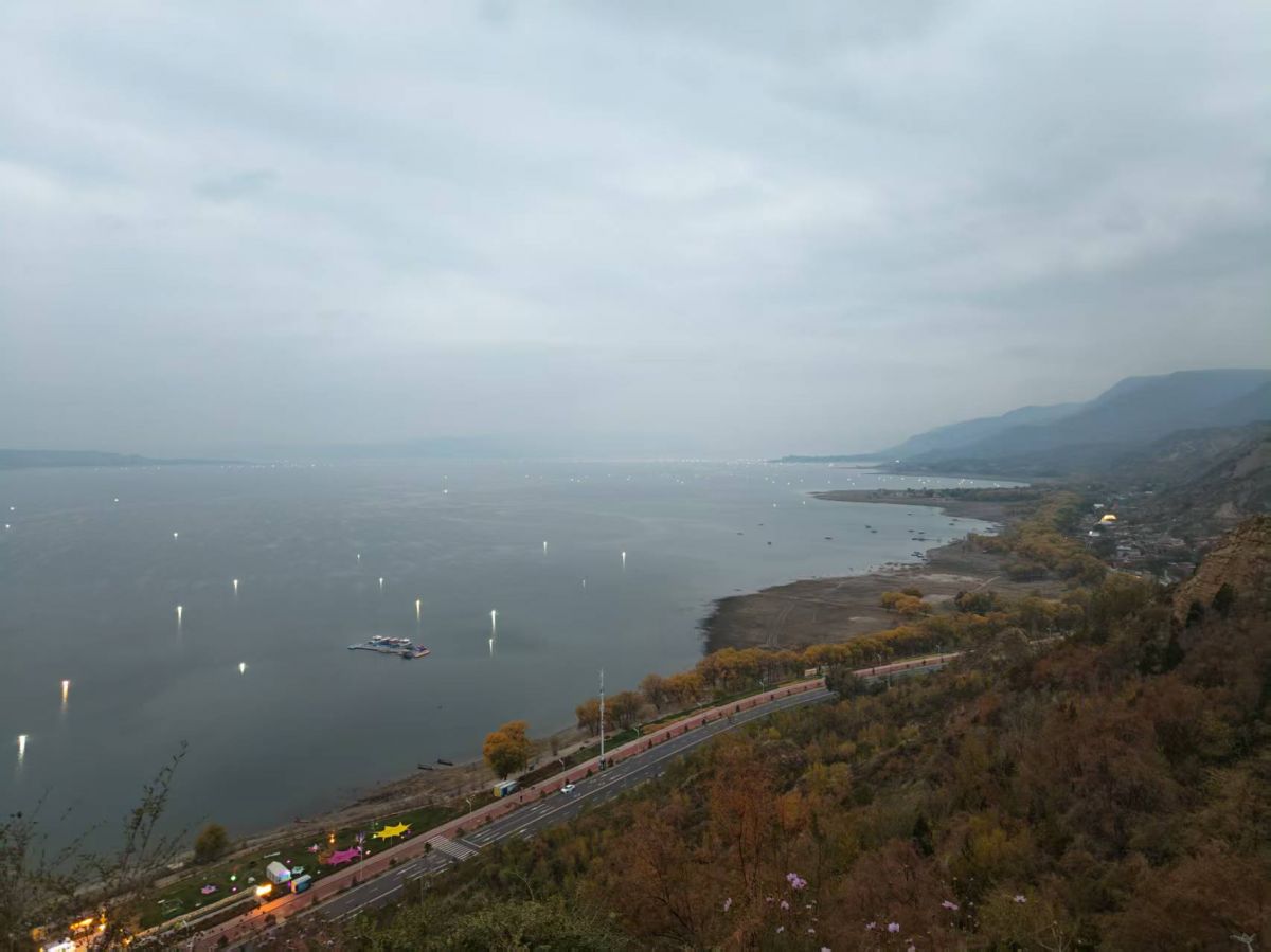 一年只亮一个月的刘家峡渔灯  摄影师/姚刚