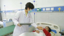 李晶晶：千里帮扶传妙术 “医”路情深显担当