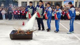 庆城县：庆城小学2300多名师生模拟了一场消防安全活动