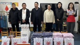 宁县红十字会携手爱心企业 爱心人士为坳马幼儿园送去冬日温暖