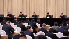 任振鶴在省生態(tài)及地質(zhì)災(zāi)害避險(xiǎn)搬遷工作領(lǐng)導(dǎo)小組第十三次會(huì)議暨工作推進(jìn)會(huì)上強(qiáng)調(diào) 嚴(yán)格標(biāo)準(zhǔn) 固強(qiáng)補(bǔ)弱 沖刺掃尾 扎實(shí)推進(jìn)一期搬遷任務(wù)圓滿收官