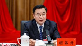 省委十四届九次全会在兰举行 胡昌升讲话 任振鹤庄国泰石谋军出席 全会听取和讨论了胡昌升受省委常委会委托所作的工作报告 审议通过了《中共甘肃省委关于制定国民经济和