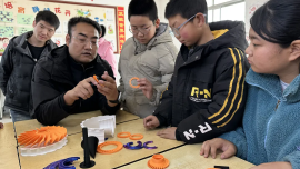 省民航机场集团驻邓家村工作队为乡村学子送上新年科技大礼