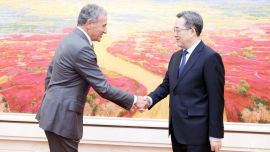 丁薛祥會見美國華特迪士尼公司首席執(zhí)行官艾格