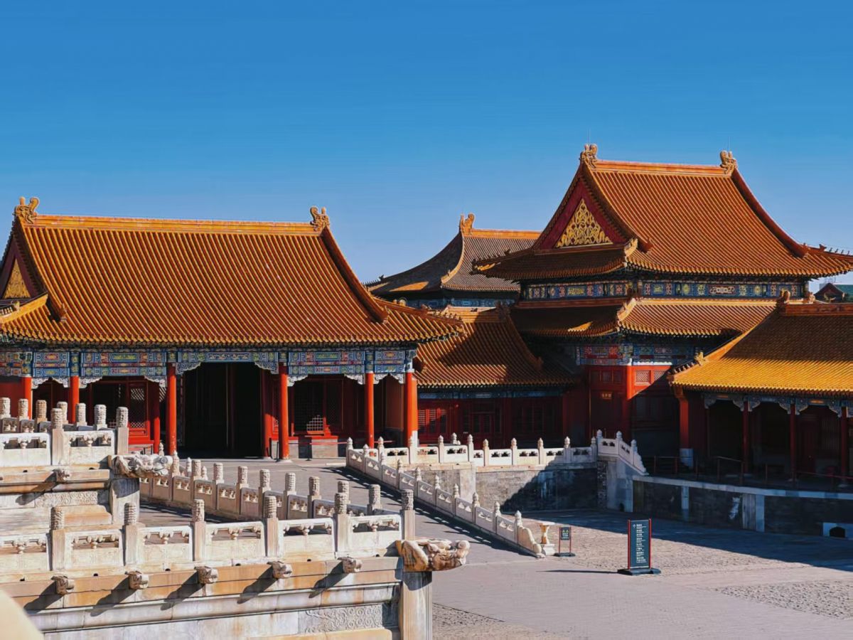 咏沛公

刘邦向来不丈夫 ，
泗水赊欠永不还。
知人善任成帝业 ，
君临天下垂青史。