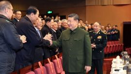 中央軍委舉行慰問駐京部隊老干部迎新春演出 習(xí)近平向全軍老同志祝賀新春